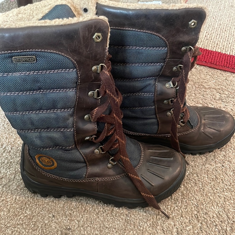 Timberlind boots with leather trim waterproof like new